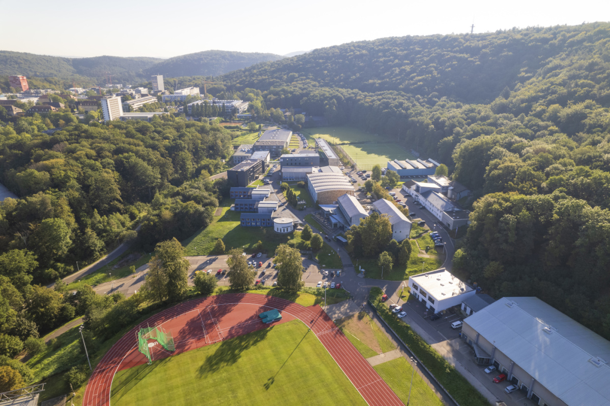 Eine Drohenaufnahme vom Sportcampus Saar